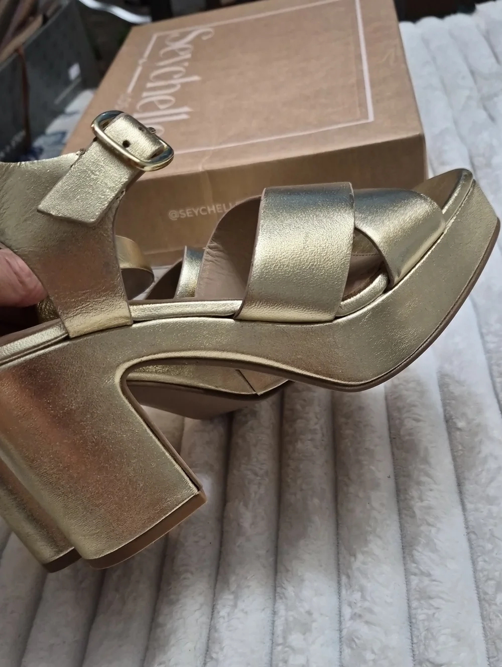 Seychelles Los Angeles Gold Leather Heeled Platform Sandals Womens Sz 8 M